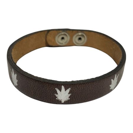 Ανδρικό βραχιόλι δερμάτινο σε καφέ σκούρο χρώμα με ιδιαίτερο σχέδιο