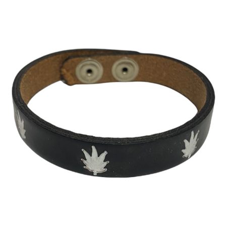 Ανδρικό βραχιόλι δερμάτινο σε μαύρο χρώμα με ιδιαίτερο σχέδιο