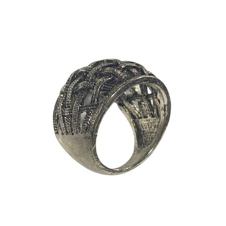 Μεταλλικό δαχτυλίδι με ιδιαίτερο σχέδιο σε ασημί χρώμα
