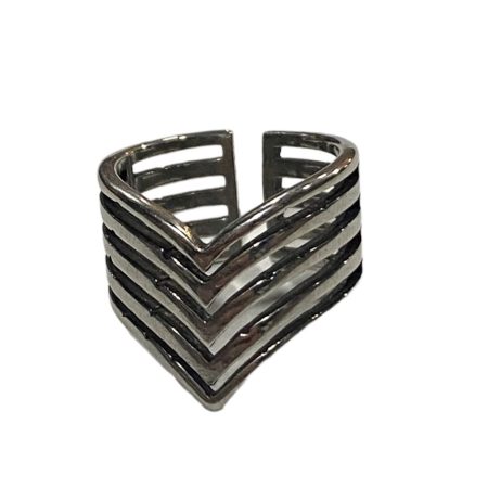 Ατσάλινο γυναικείο δαχτυλίδι με μοντέρνο σχέδιο